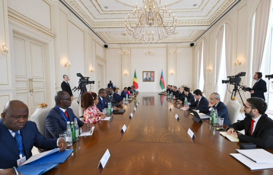 Les présidents azerbaïdjanais et congolais tiennent une réunion élargie
