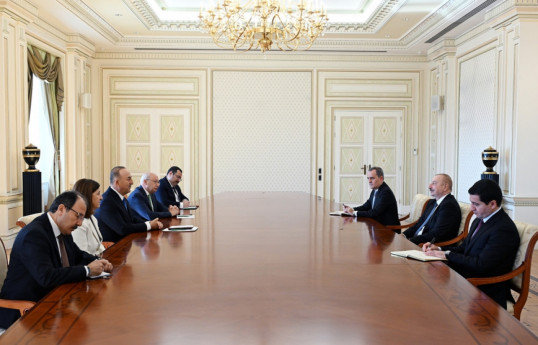 Le président Ilham Aliyev reçoit le député turc Mevlüt Cavusoglu