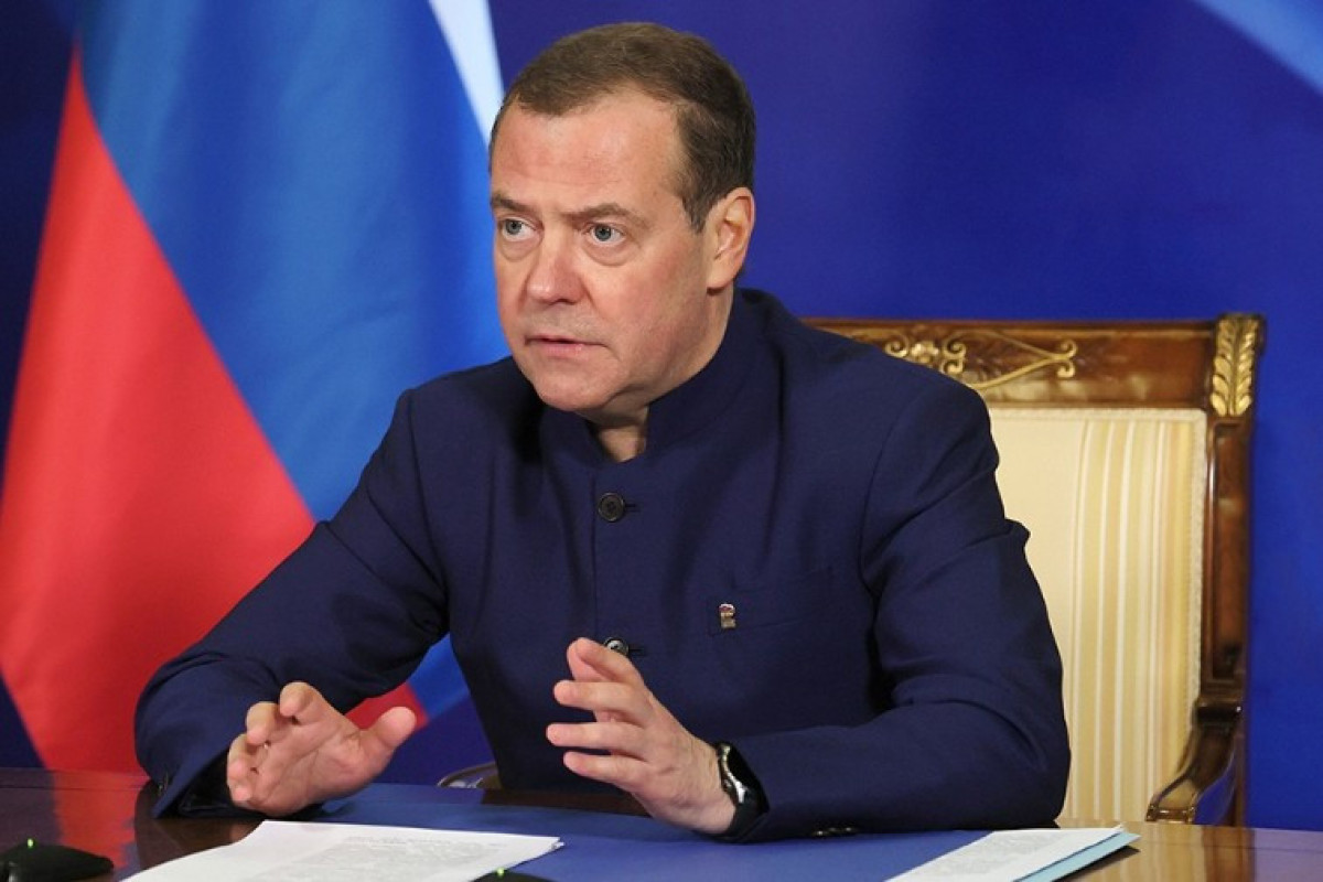 Medvedev : Macron a financé l