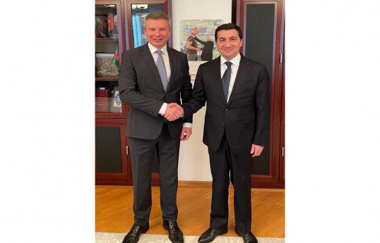 Entretien entre Hikmet Hadjiyev et l'ambassadeur d'Ukraine en Azerbaïdjan