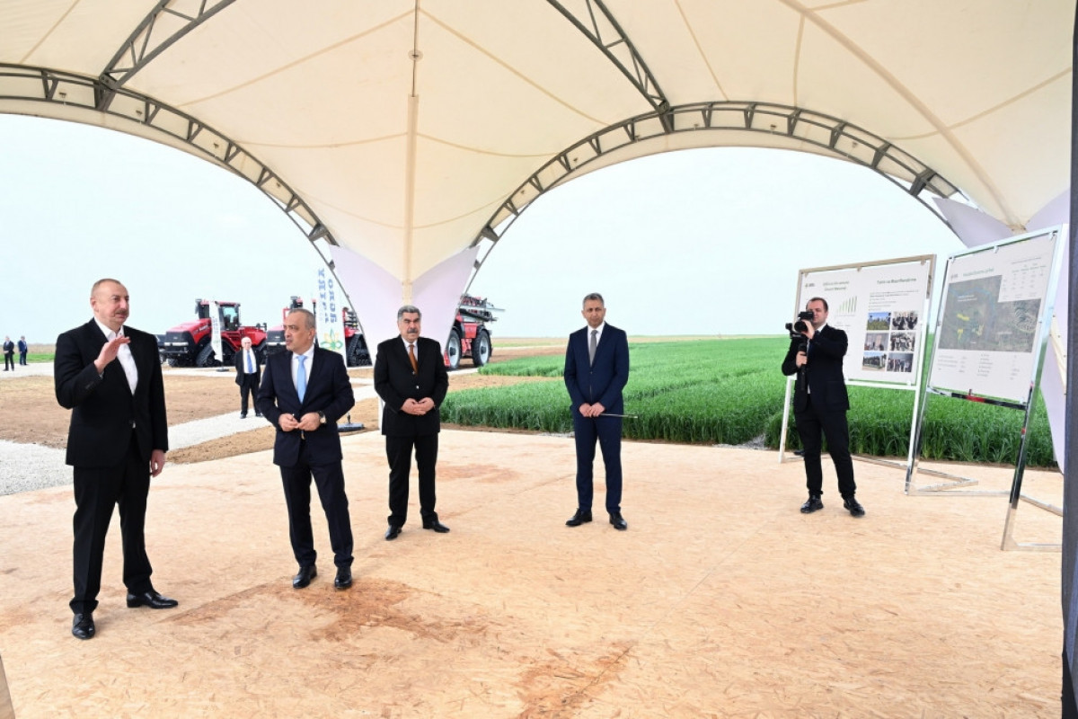 Le président Aliyev inspecte un complexe d’installations d’irrigation appartenant à la SARL Agro Dairy à Hadjygaboul