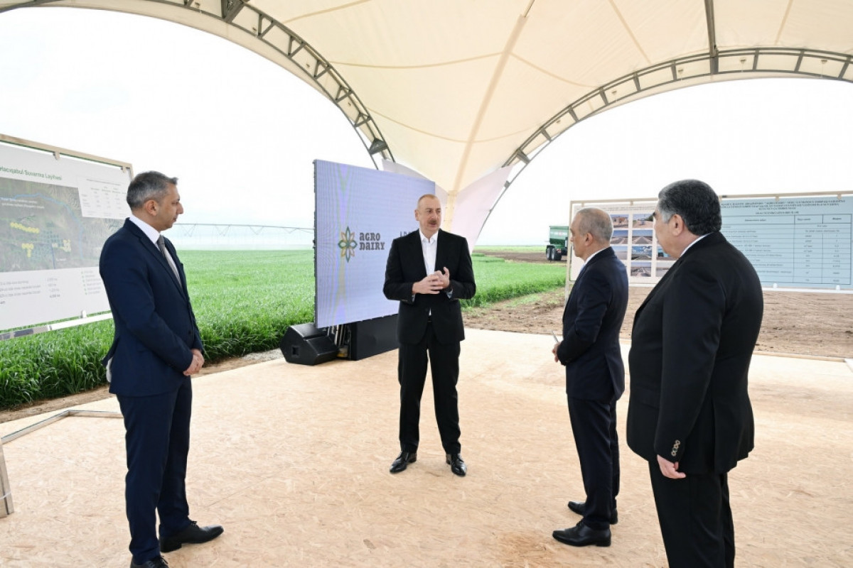 Le président Aliyev inspecte un complexe d’installations d’irrigation appartenant à la SARL Agro Dairy à Hadjygaboul