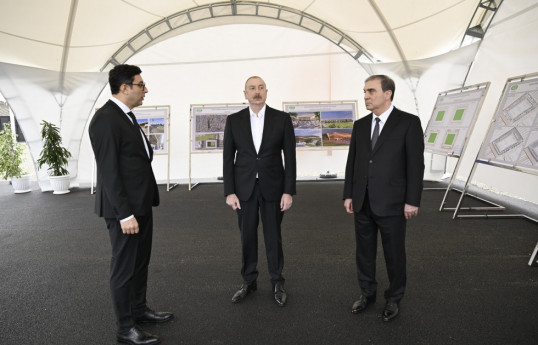 Pose de la première pierre du Stade urbain de Gandja