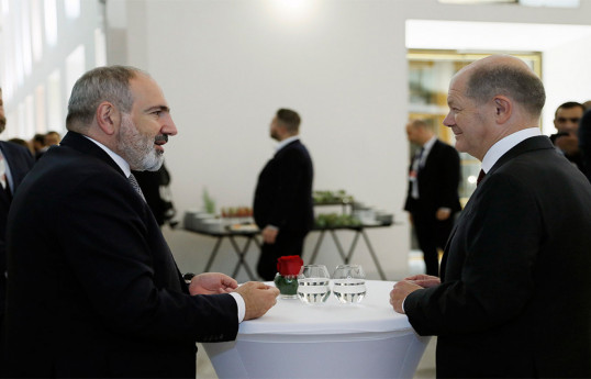 Le Premier ministre arménien et le chancelier allemand discutent du processus de paix entre Bakou et Erevan
