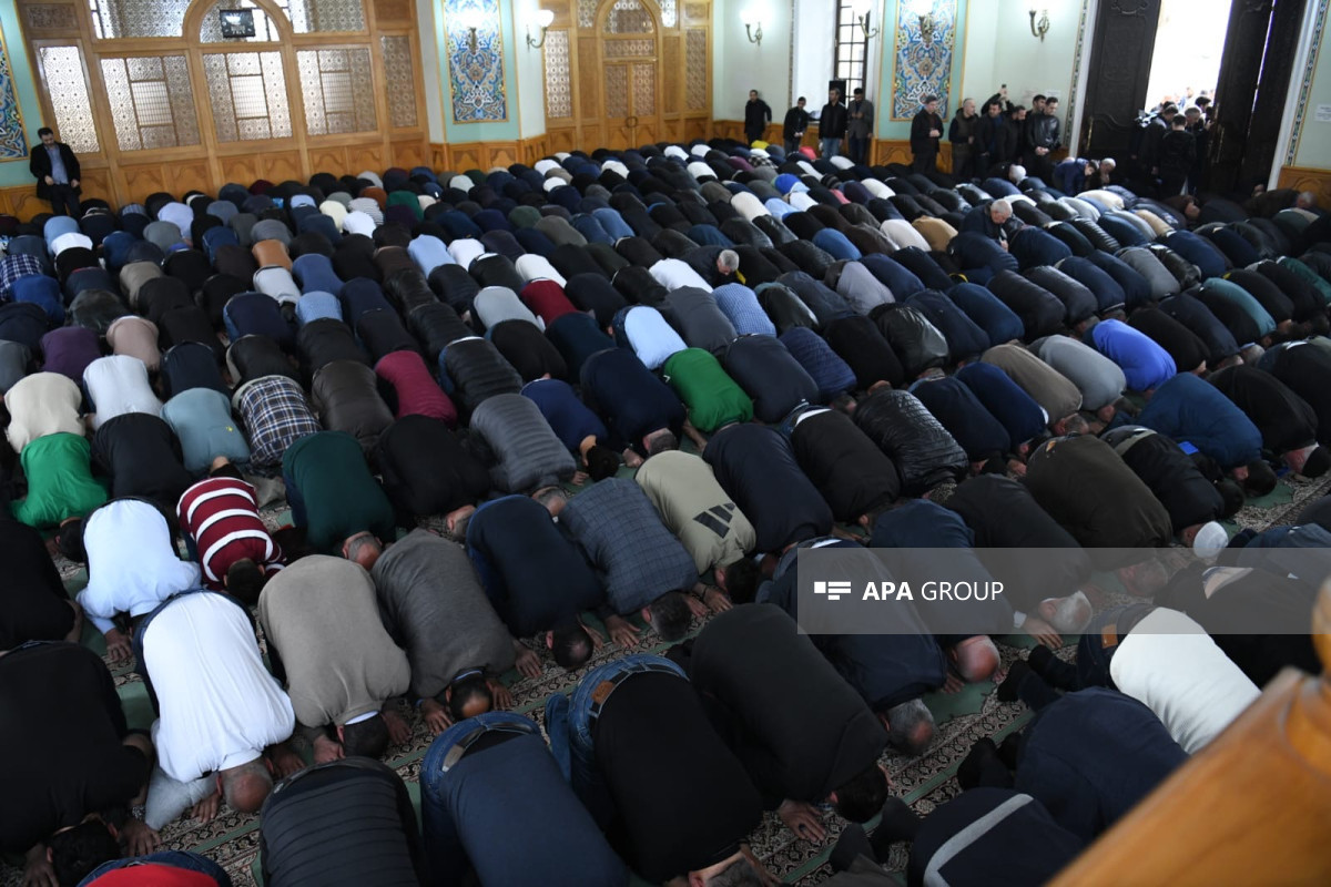 Azerbaïdjan : prière de l'Aïd à la Mosquée Tézépir