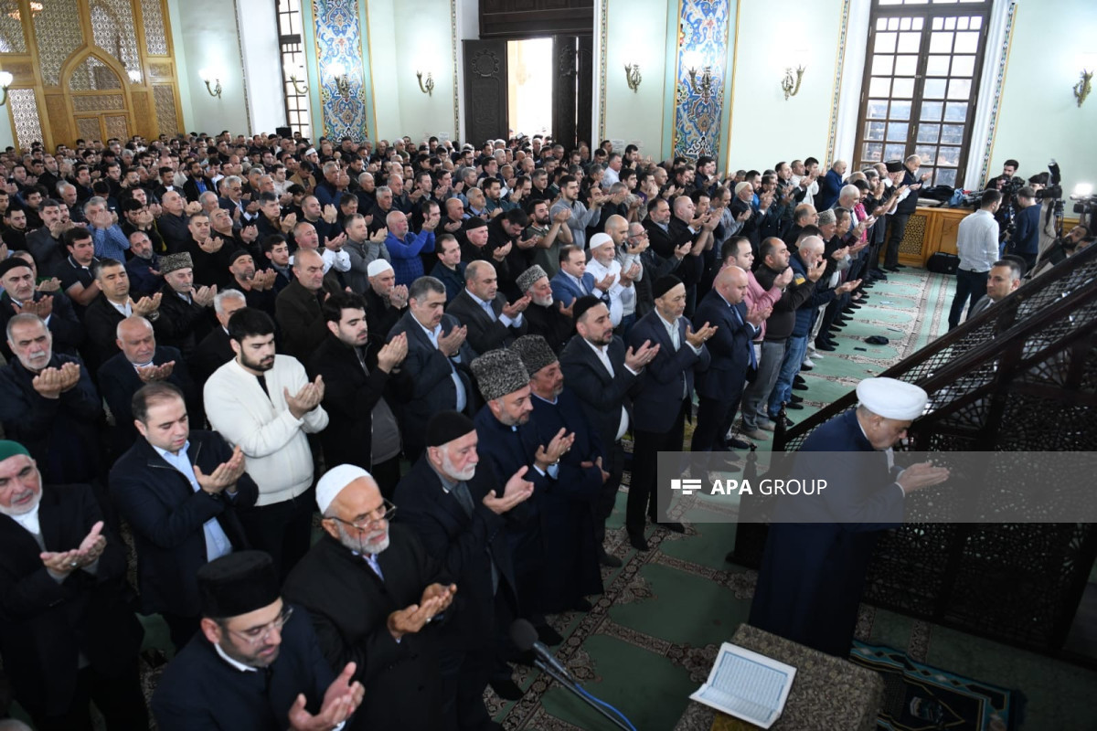 Azerbaïdjan : prière de l'Aïd à la Mosquée Tézépir