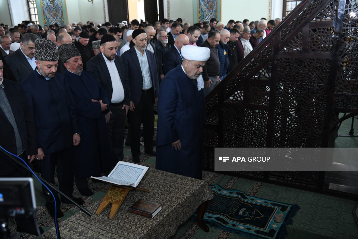 Azerbaïdjan : prière de l'Aïd à la Mosquée Tézépir