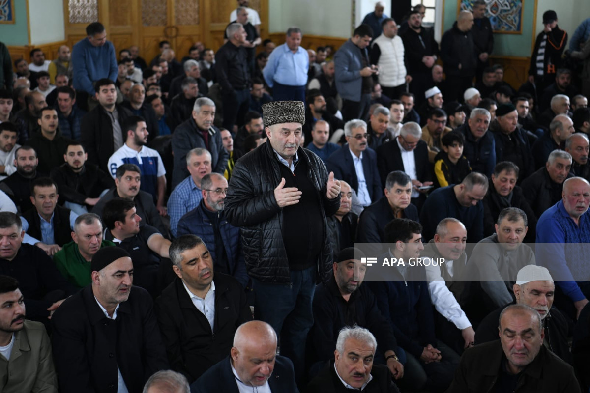 Azerbaïdjan : prière de l'Aïd à la Mosquée Tézépir