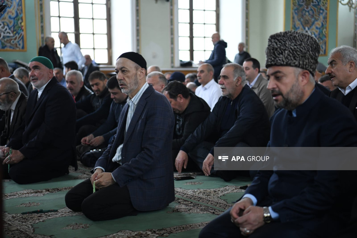 Azerbaïdjan : prière de l'Aïd à la Mosquée Tézépir