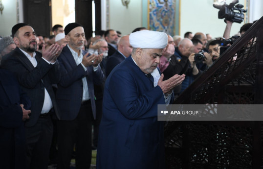Azerbaïdjan : prière de l'Aïd à la Mosquée Tézépir