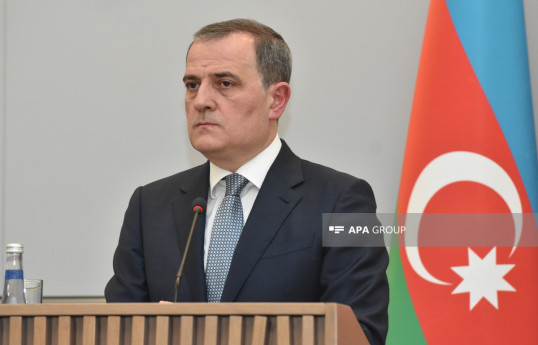 Le chef de la diplomatie azerbaïdjanaise entame une visite de travail en Ouzbékistan