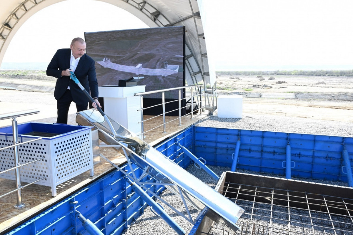 Le président Ilham Aliyev pose la première pierre du canal d’irrigation de Chirvan dans la région de Hadjygaboul