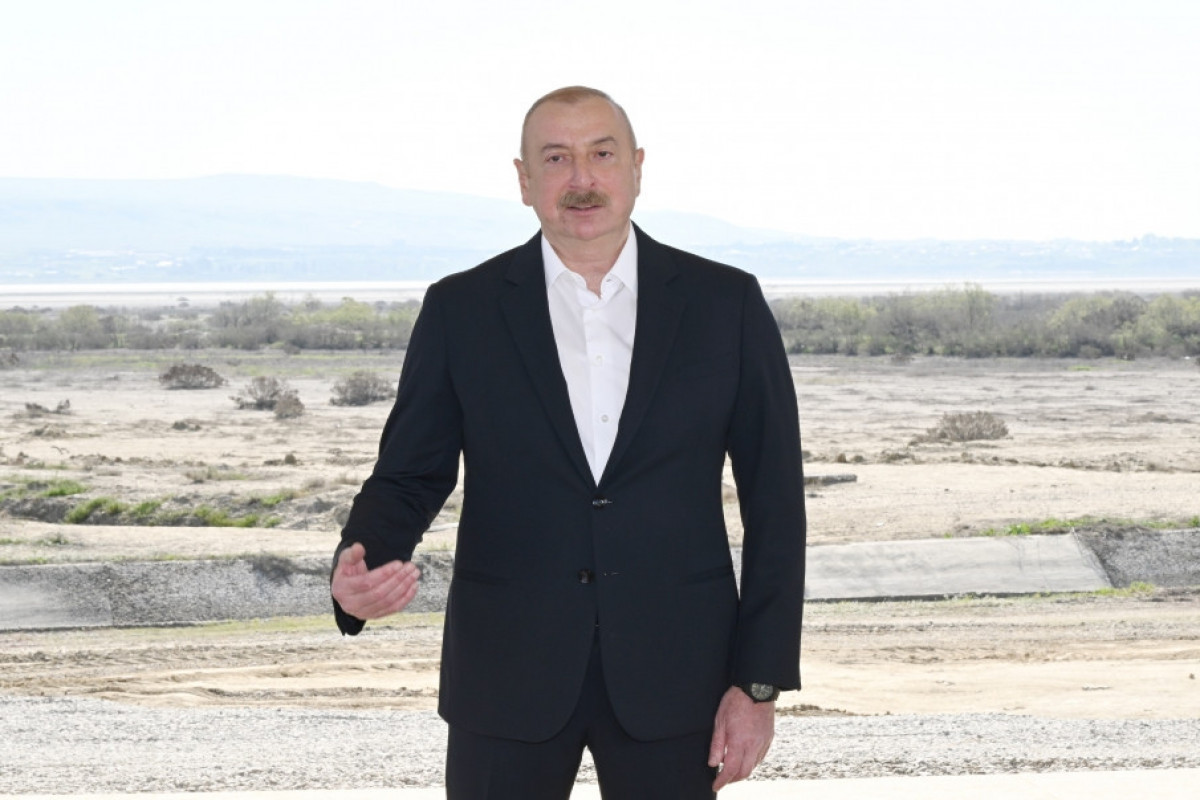 Le président Ilham Aliyev pose la première pierre du canal d’irrigation de Chirvan dans la région de Hadjygaboul