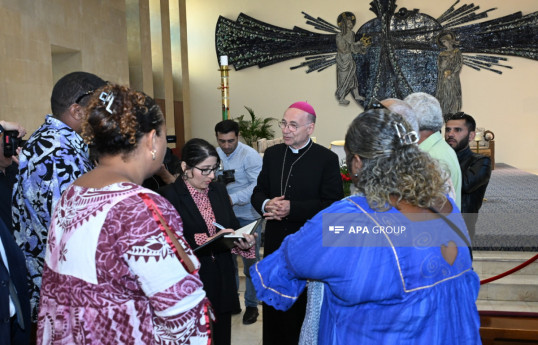 Les membres du parlement de Nouvelle-Calédonie visitent l'église catholique Sainte-Marie de Bakou - Photos 