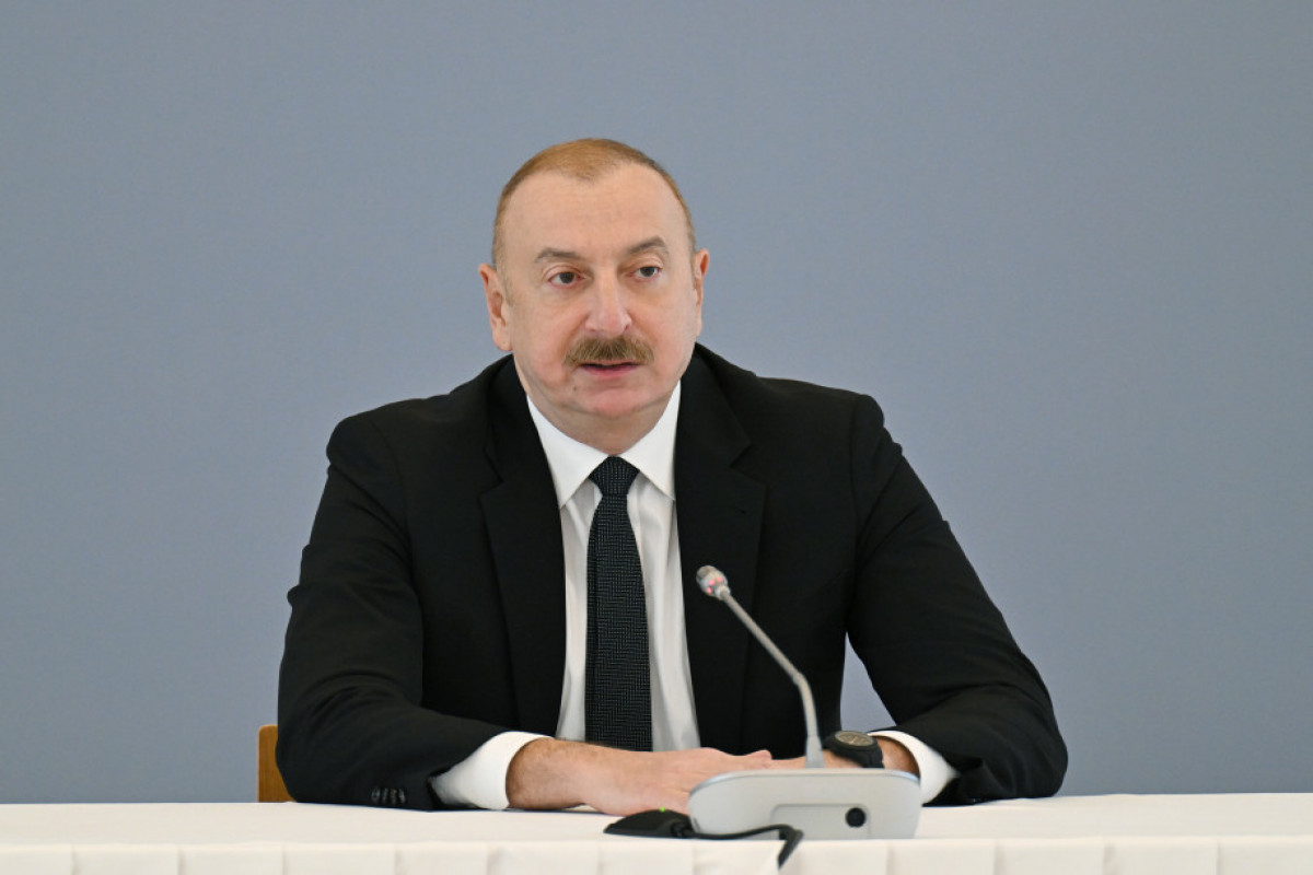 Ilham Aliyev participe au forum international intitulé « La COP29 et une Vision verte pour l’Azerbaïdjan » à l'Université ADA