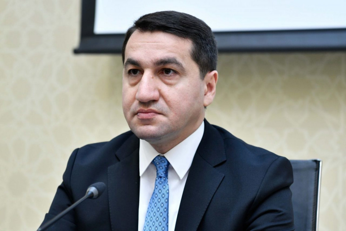 Hikmet Hadjiyev qualifie les résultats de la visite du président Ilham Aliyev en Russie de positive