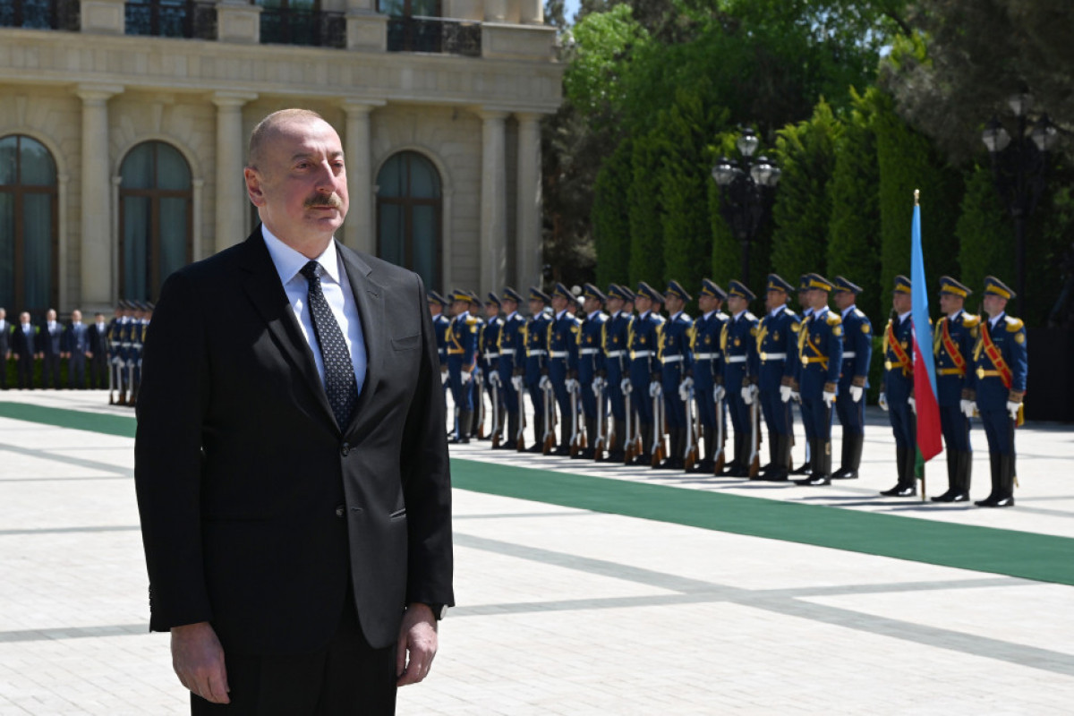 Cérémonie d’accueil officiel du président kirghiz à Bakou