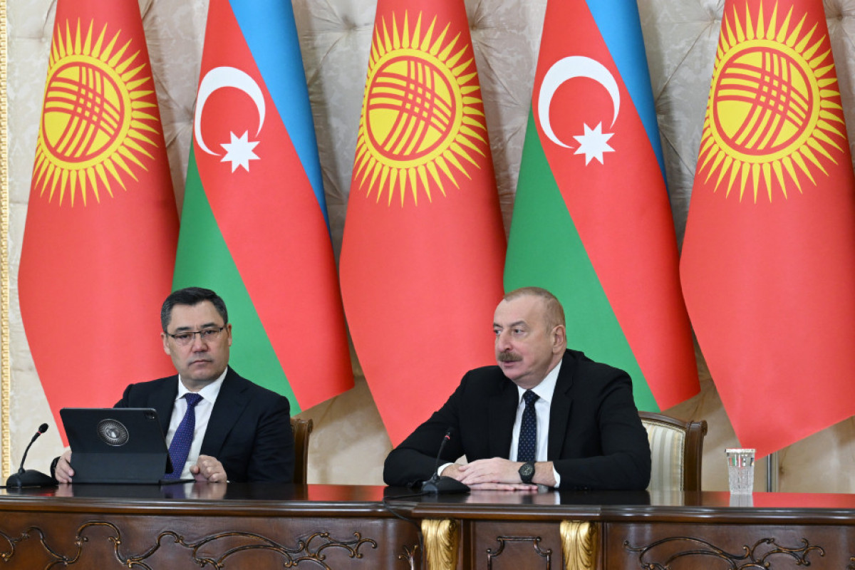 Les présidents Ilham Aliyev et Sadyr Japarov font des déclarations à la presse