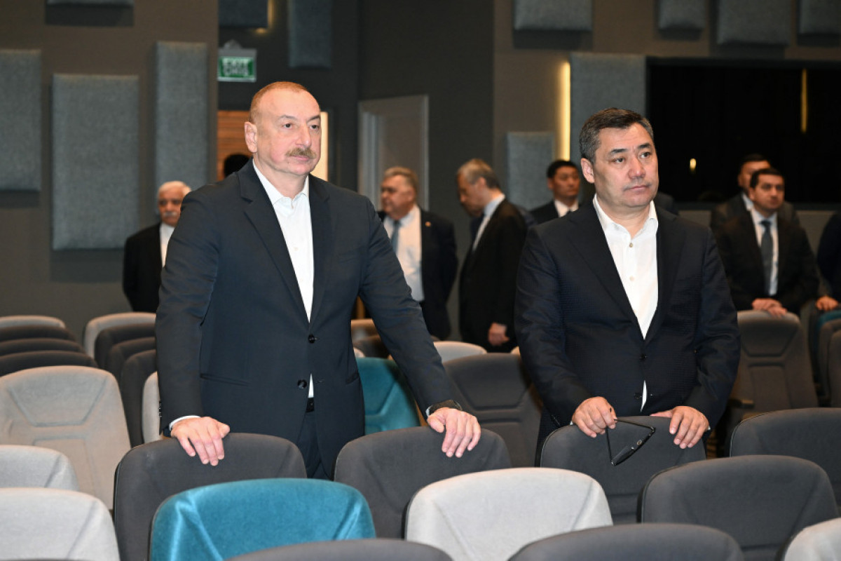 Les présidents azerbaïdjanais et kirghiz visitent le Centre de conférences d’Aghdam