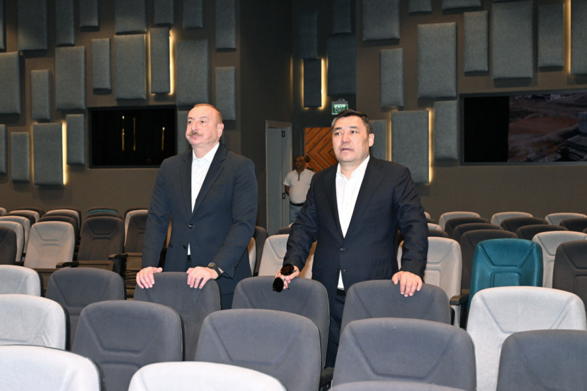 Les présidents azerbaïdjanais et kirghiz visitent le Centre de conférences d’Aghdam