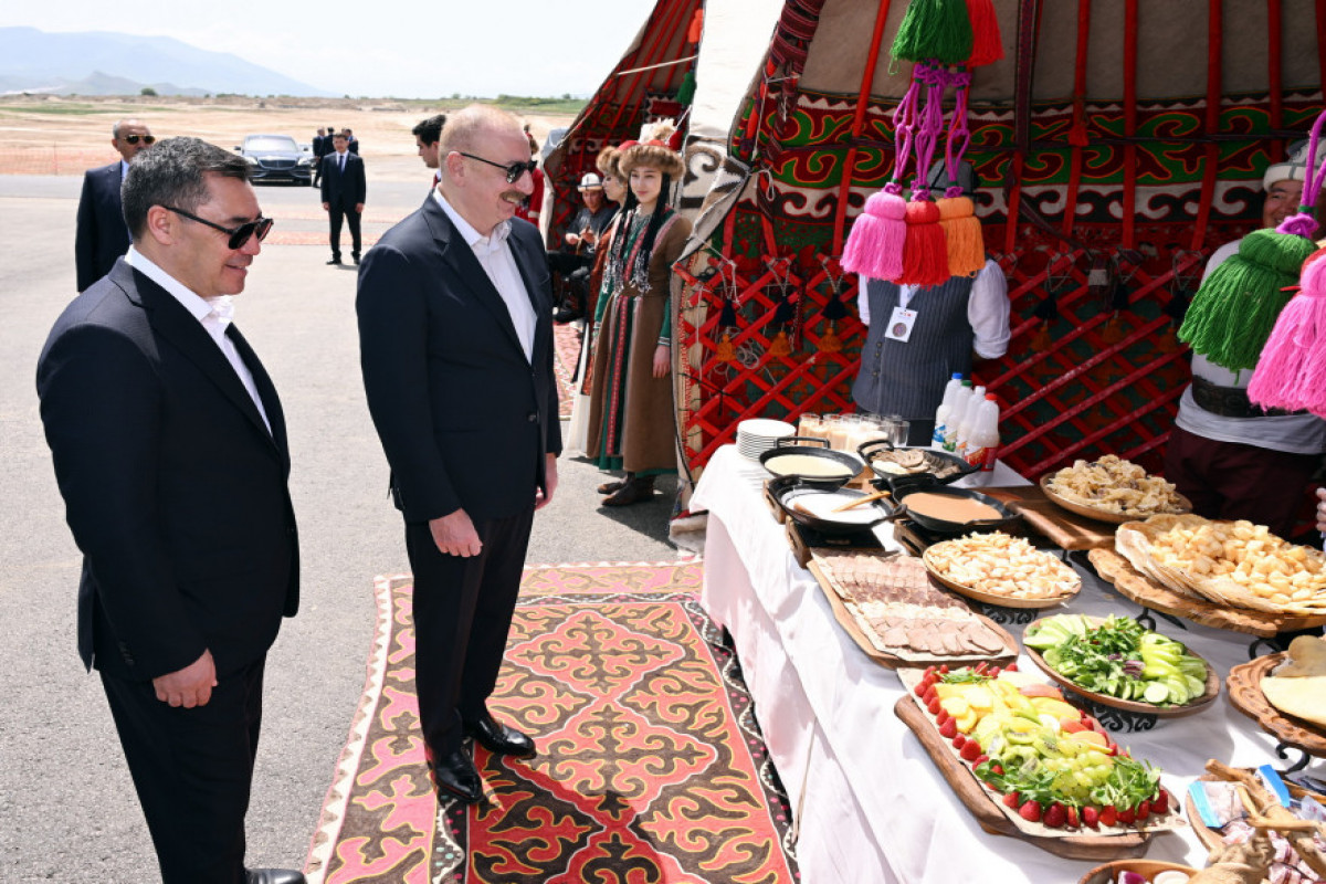 Aghdam : les présidents azerbaïdjanais et kirghiz participent à la cérémonie de pose de la première pierre de l’école secondaire du village de Khydyrly