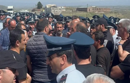 Les civils arméniens ont bloqué plusieurs autoroutes pour protester contre la délimitation avec l`Azerbaïdjan - Vidéo 