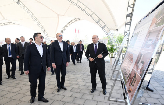 Les présidents Aliyev et Japarov visitent le Palais du khan Penahali et le complexe Imaret à Aghdam