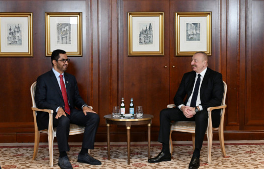 Le président Ilham Aliyev s’entretient avec le ministre émirati de l’Industrie et des Technologies avancées