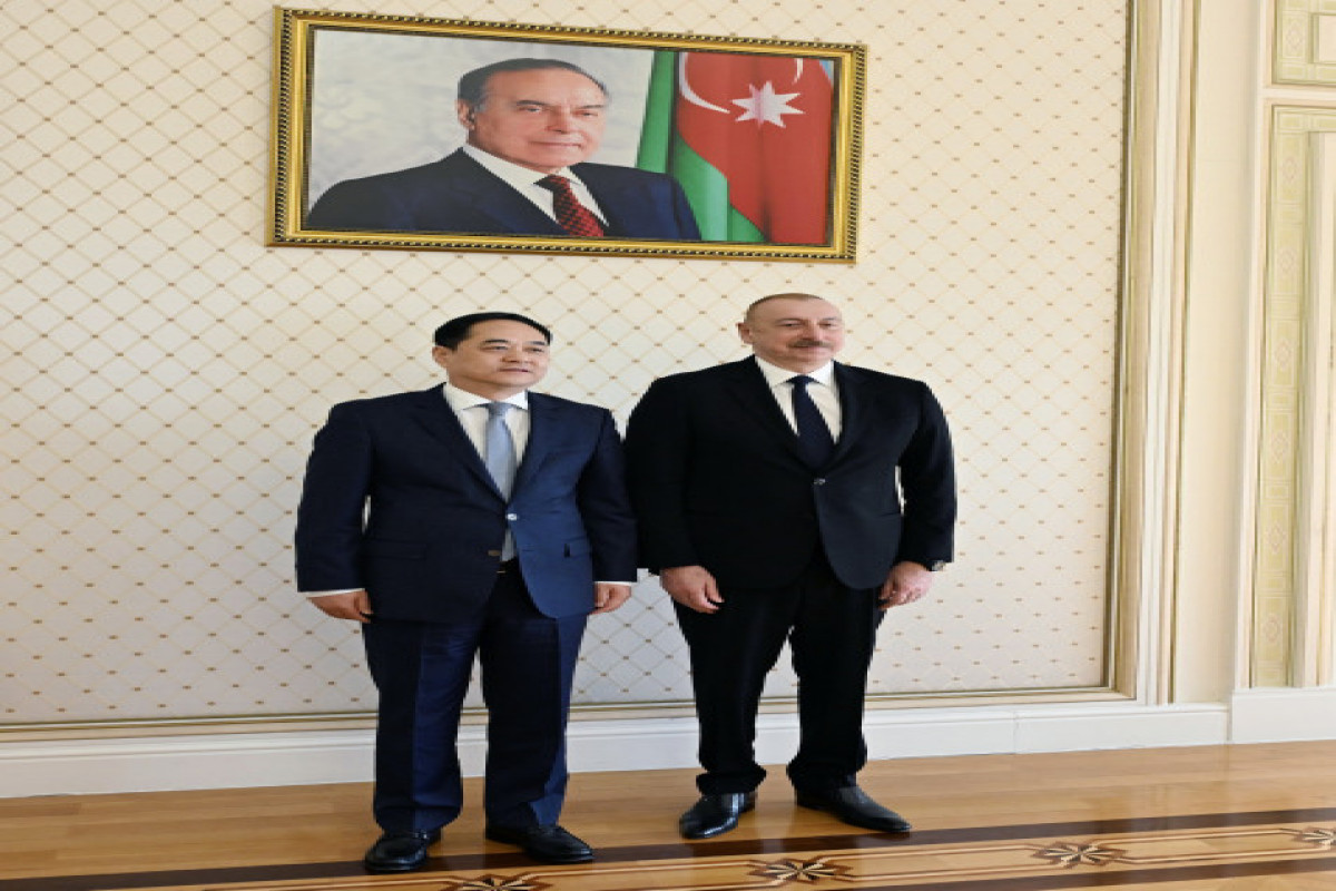 Le président azerbaïdjanais Ilham Aliyev reçoit le président de l’Association du peuple chinois pour l’amitié avec l’étranger
