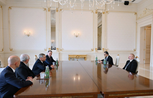 Le président Ilham Aliyev a reçu des représentants de l