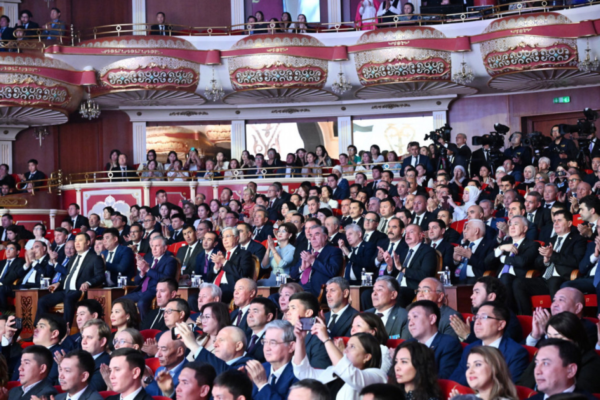 Le président Ilham Aliyev participe à un concert de gala à Astana