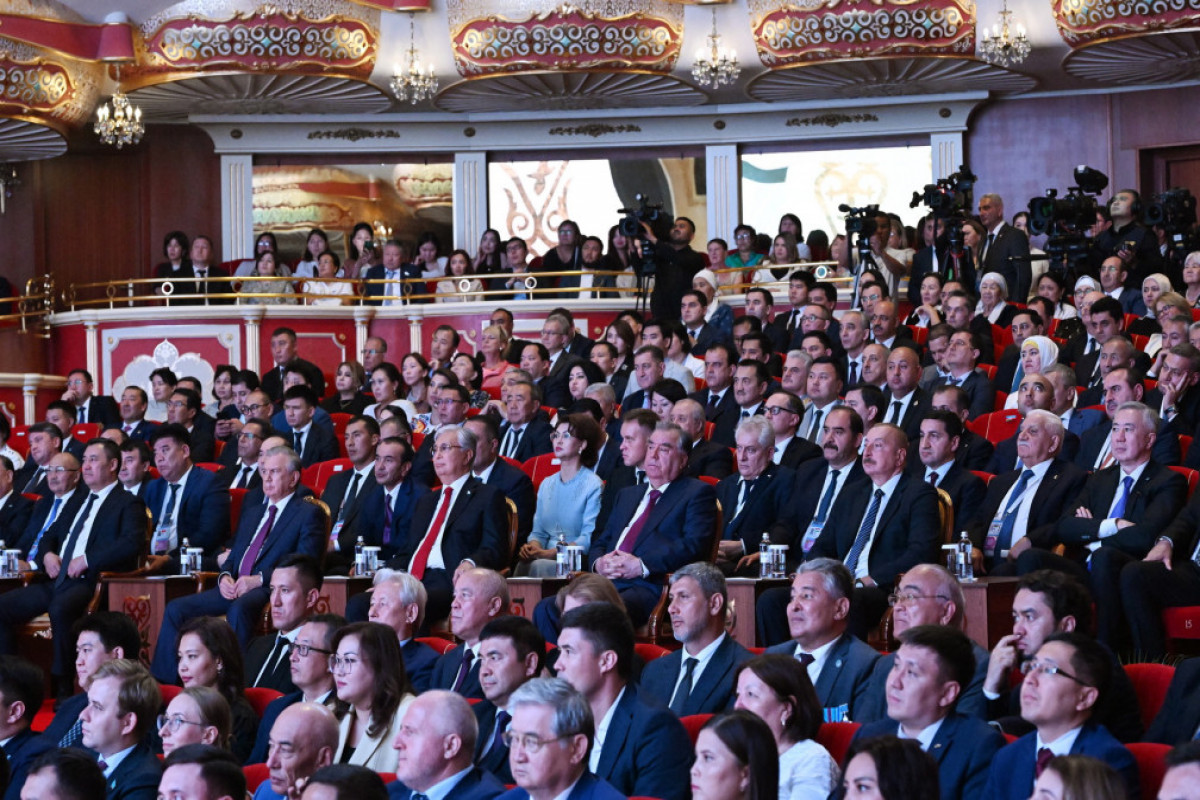 Le président Ilham Aliyev participe à un concert de gala à Astana