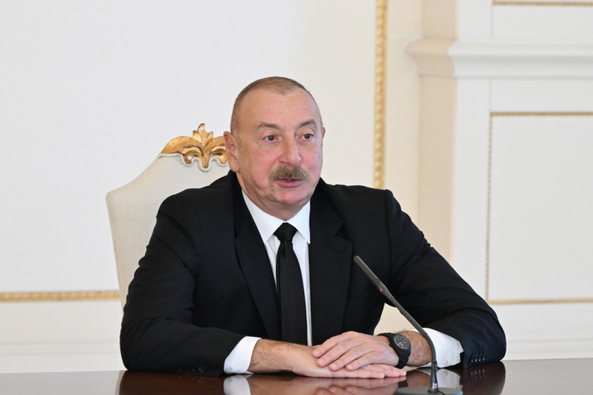 Ilham Aliyev reçoit les athlètes azerbaïdjanais médaillés aux Jeux olympiques d'été de Paris et leurs entraîneurs