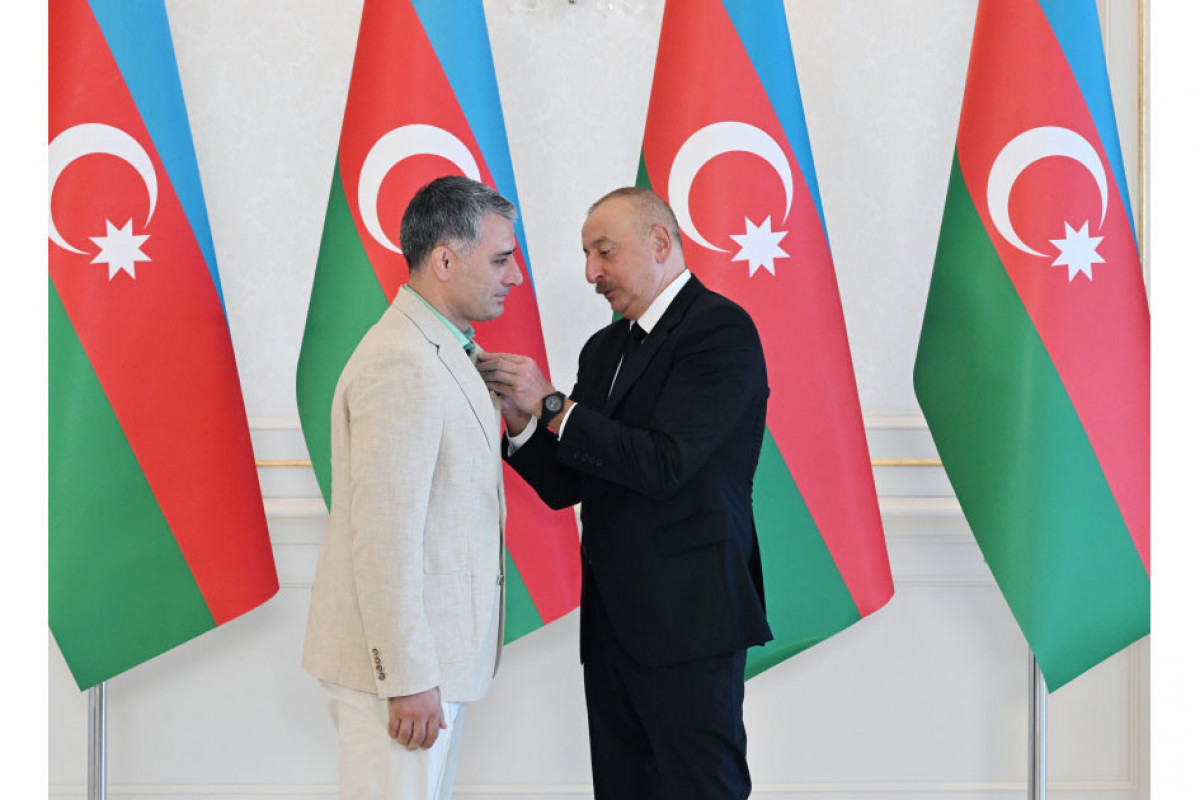 Ilham Aliyev reçoit les athlètes azerbaïdjanais médaillés aux Jeux olympiques d'été de Paris et leurs entraîneurs