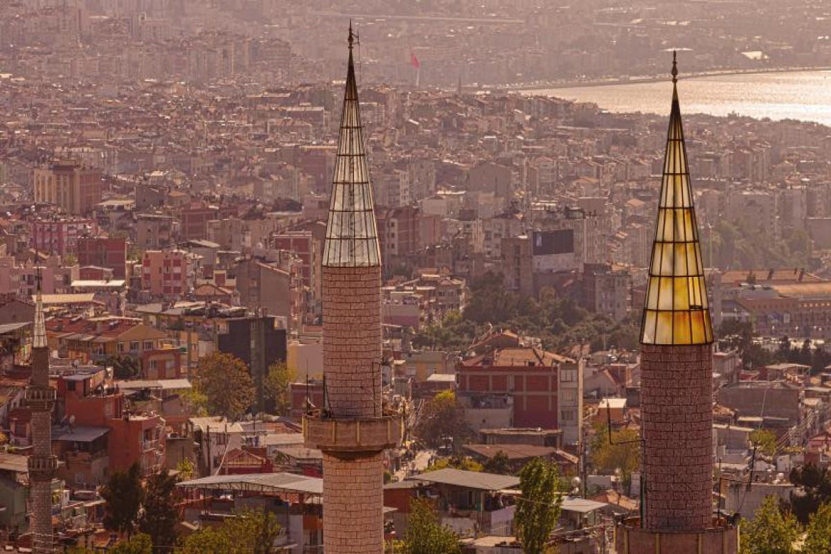 La Turquie confrontée à des feux de forêt, un village évacué près d’Izmir