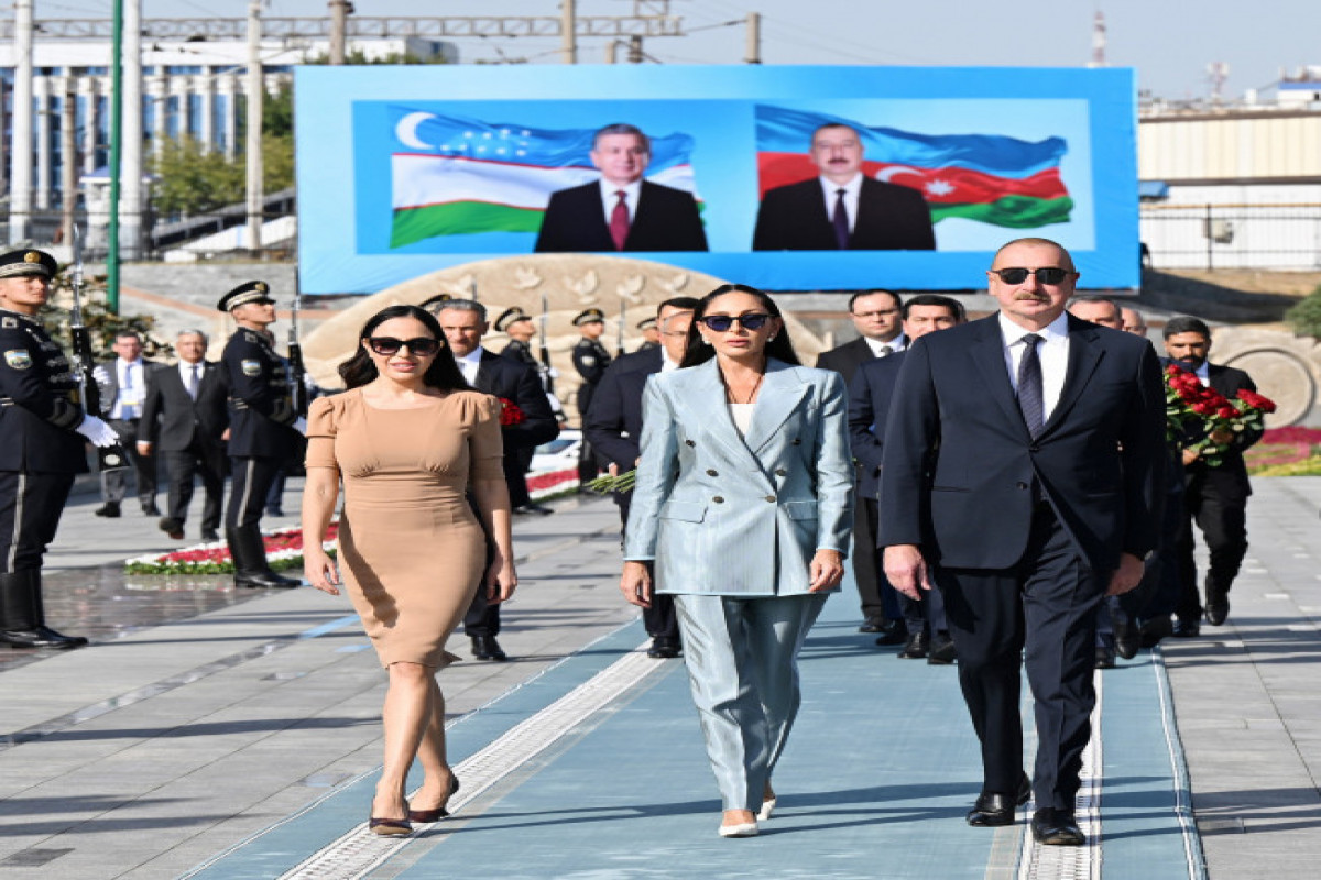 Hommage à la mémoire du Leader national Heydar Aliyev à Tachkent
