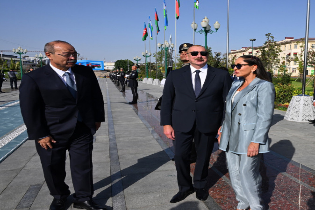Hommage à la mémoire du Leader national Heydar Aliyev à Tachkent