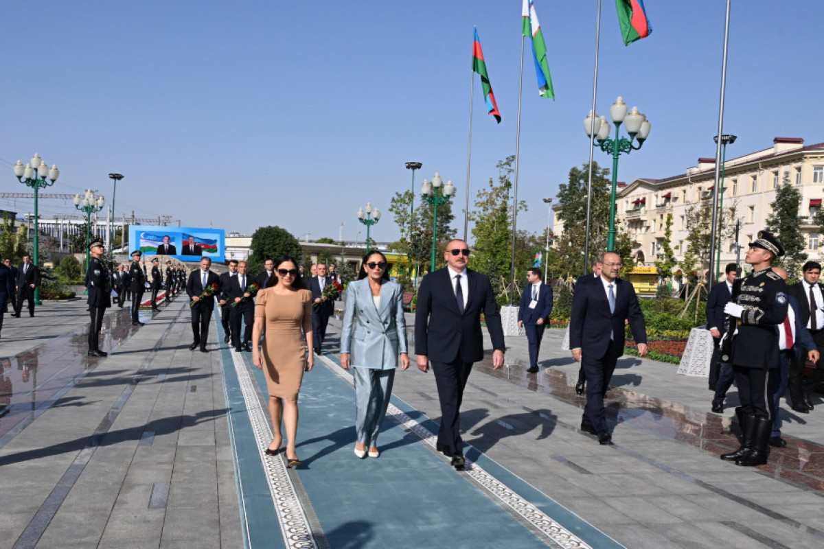 Hommage à la mémoire du Leader national Heydar Aliyev à Tachkent