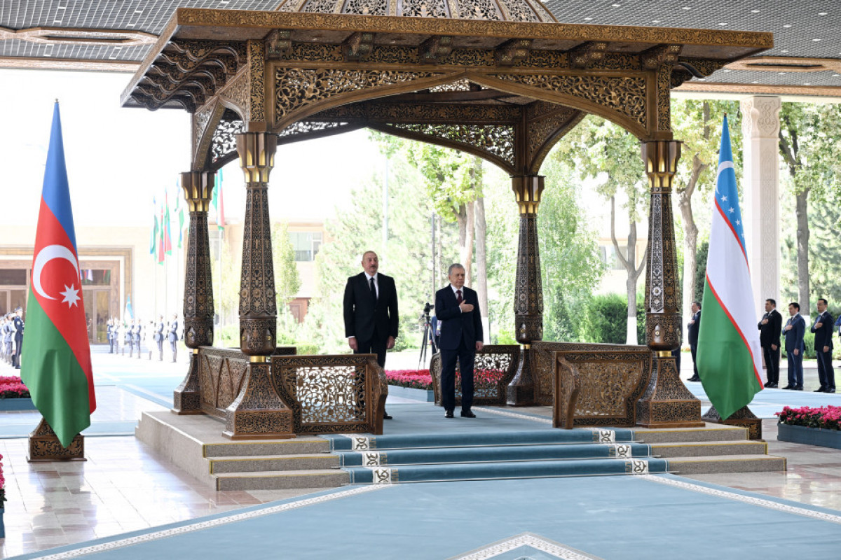 Cérémonie d'accueil officiel du président Ilham Aliyev à Tachkent