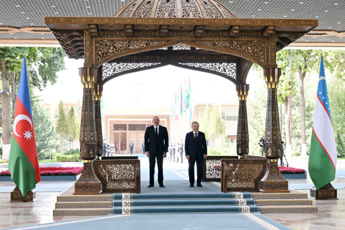 Cérémonie d'accueil officiel du président Ilham Aliyev à Tachkent