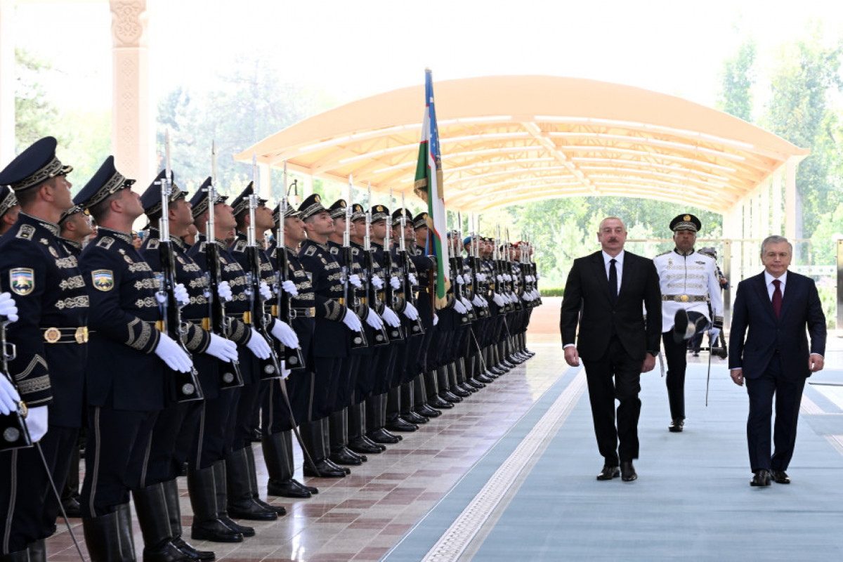 Cérémonie d'accueil officiel du président Ilham Aliyev à Tachkent