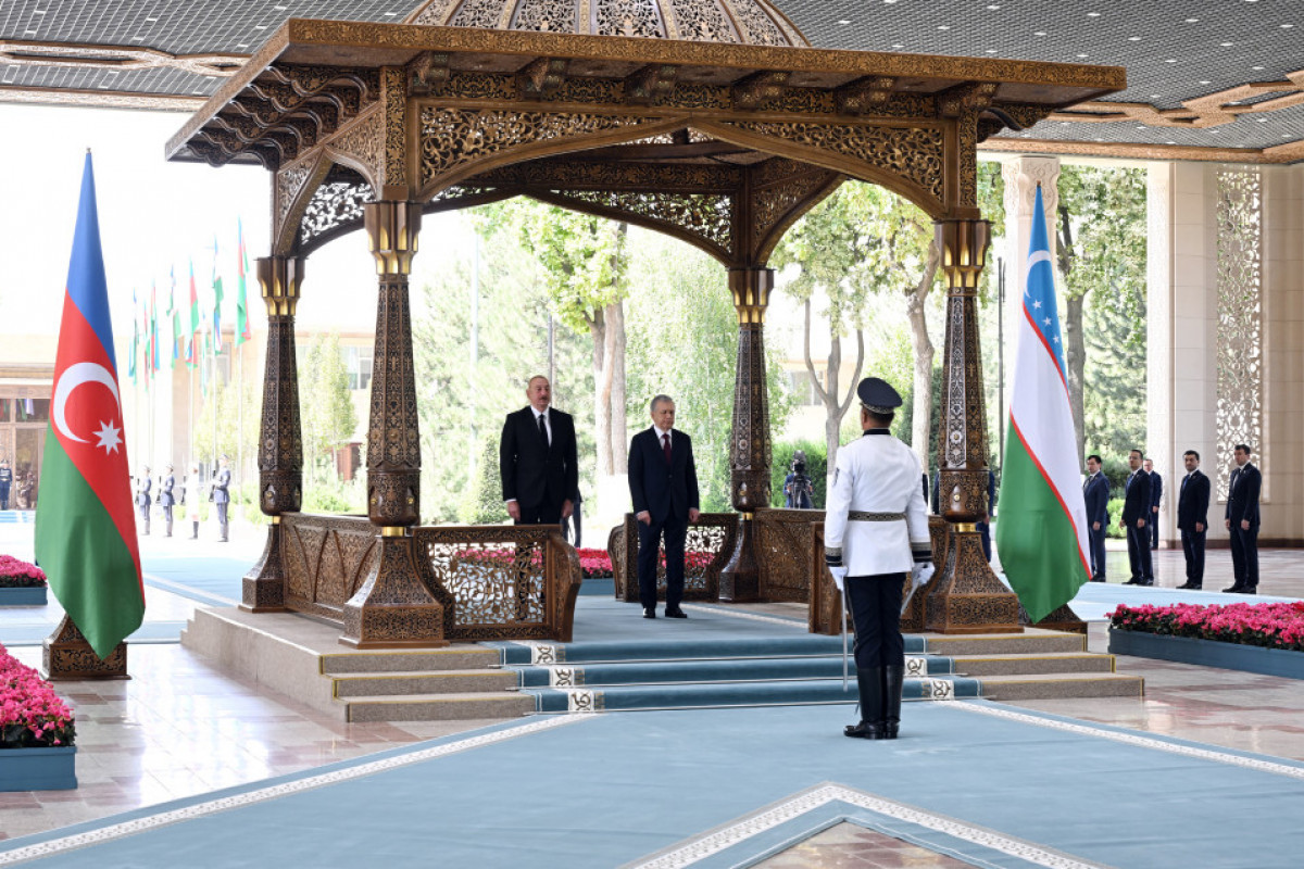 Cérémonie d'accueil officiel du président Ilham Aliyev à Tachkent