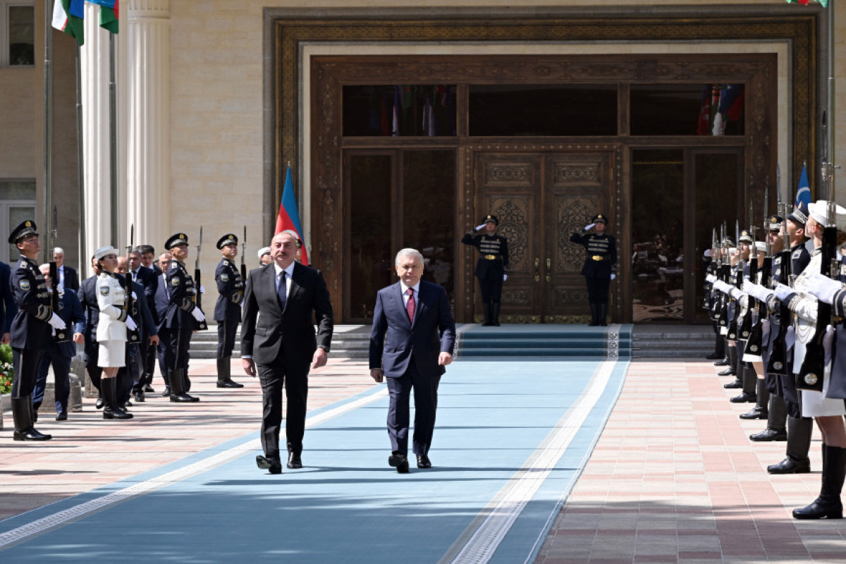 Cérémonie d'accueil officiel du président Ilham Aliyev à Tachkent