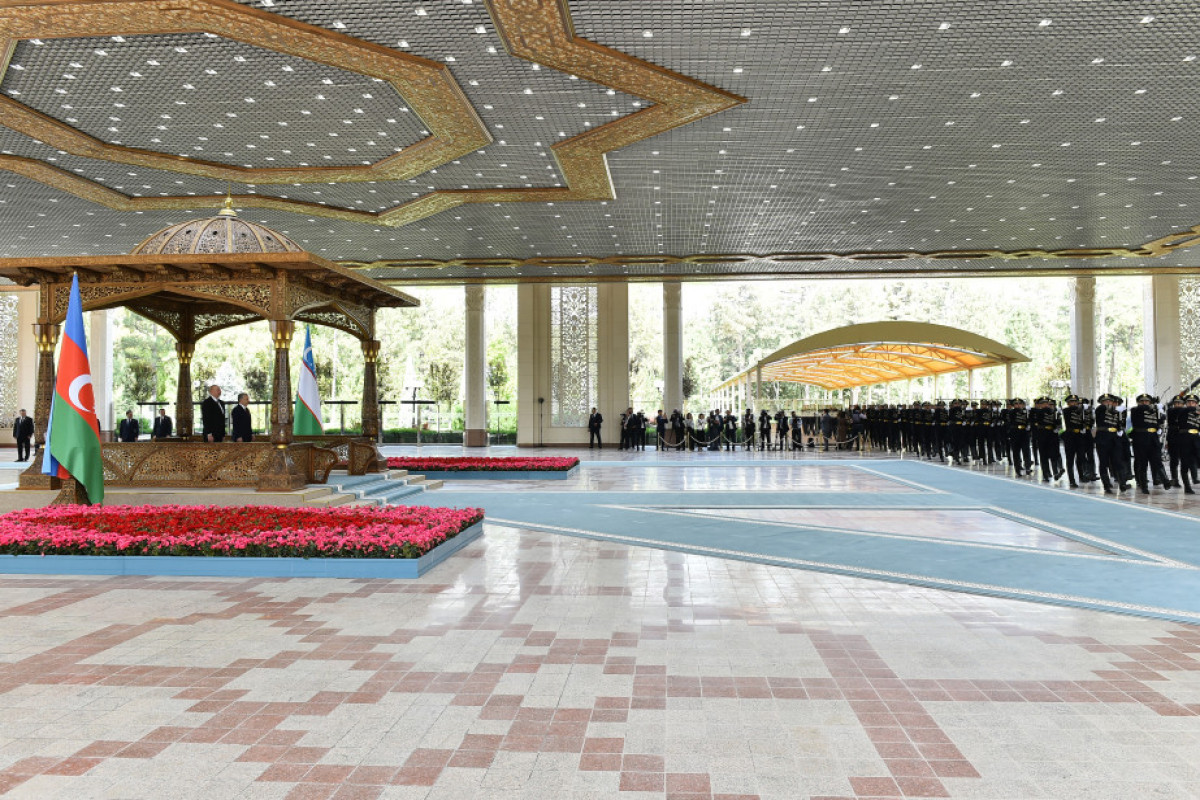 Cérémonie d'accueil officiel du président Ilham Aliyev à Tachkent