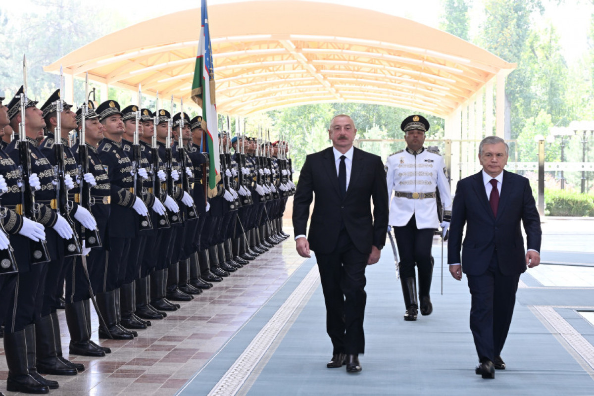 Cérémonie d'accueil officiel du président Ilham Aliyev à Tachkent