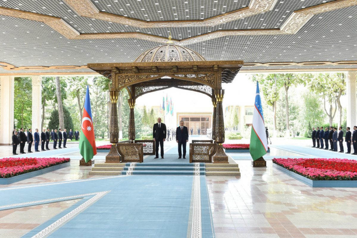 Cérémonie d'accueil officiel du président Ilham Aliyev à Tachkent