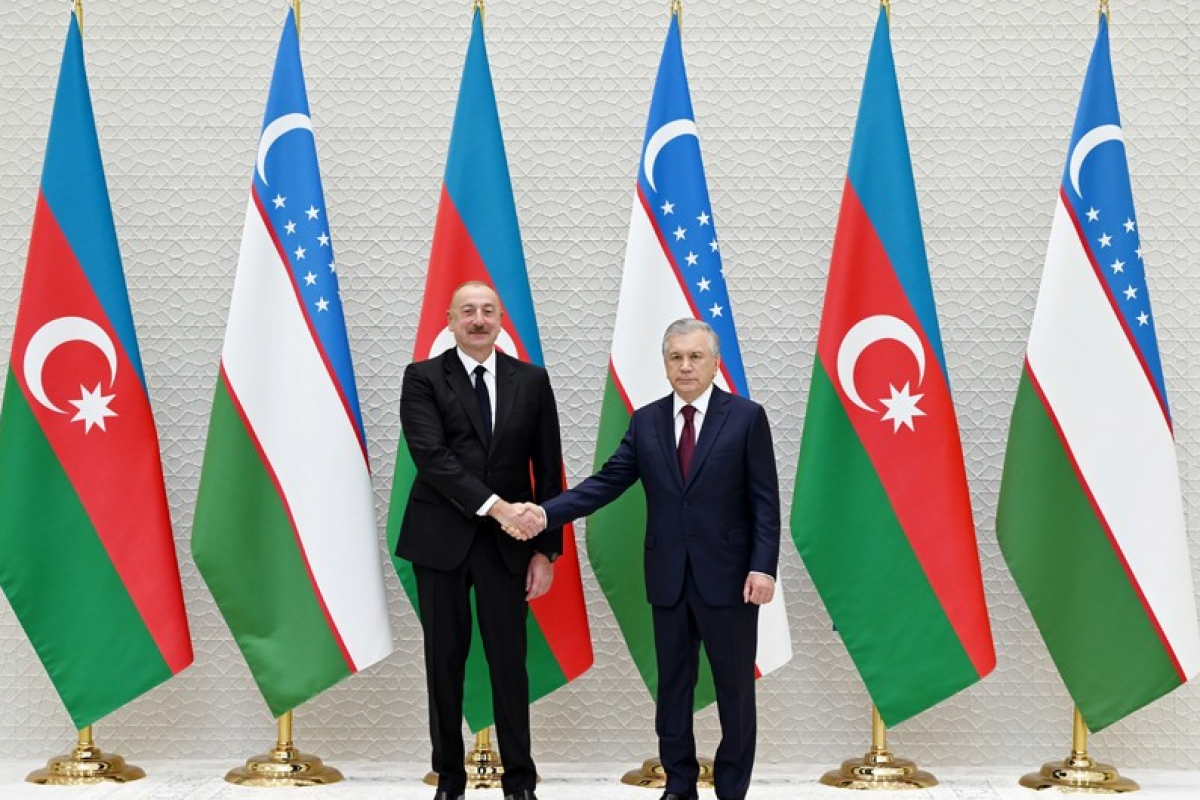 Les présidents azerbaïdjanais et ouzbek font des déclarations à la presse