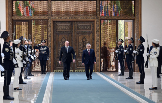 Cérémonie d'accueil officiel du président Ilham Aliyev à Tachkent
