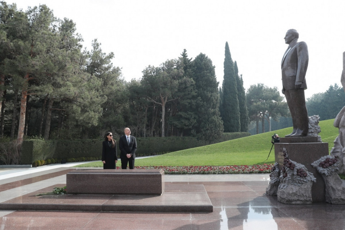 Hommage à la mémoire du Leader national Heydar Aliyev - Photos 
