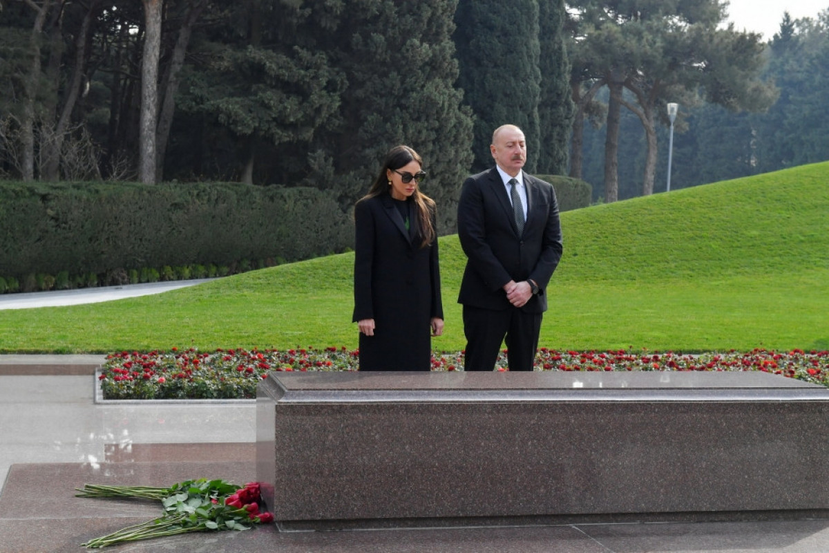 Hommage à la mémoire du Leader national Heydar Aliyev - Photos 